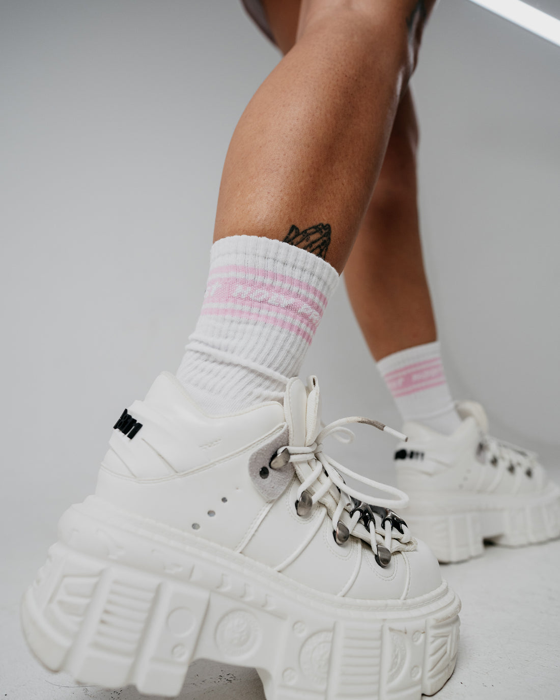 HOLY PRIEST - Signature Socks White