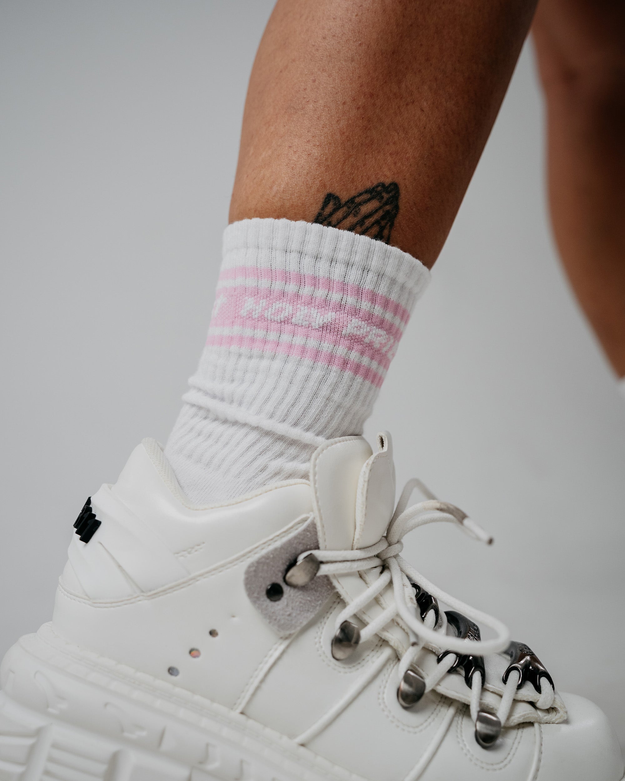 HOLY PRIEST - Signature Socks White